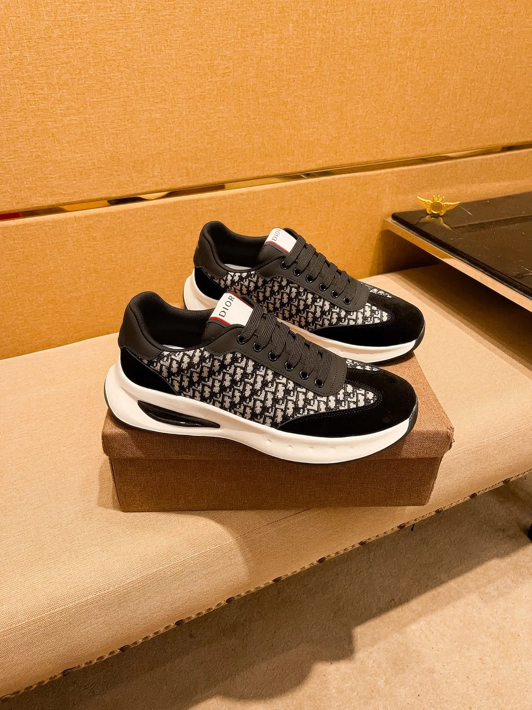 Men's shoes💰 440💰🔥 [Dior] Men's high-end brand of shoes official website 1:1 latest masterpiece: the upper is made of imported first-layer cowhide from Italy, comfortable and breathable lining ➕original non-slip and wear-resistant outsole🔥, making walking more convenient and comfortable! An exclusive new model, a stunning work, a beautiful 1:1 replica [color] compared to the official quality! Create a fashionable personality to set off your uniqueness! A must-have for trendy men! Classic 🔥Size: 39-44 Color: 🔥Multiple colors available